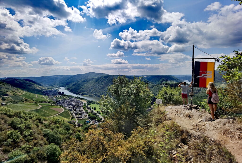 Der Felsen am Calmont liegt an der Mosel