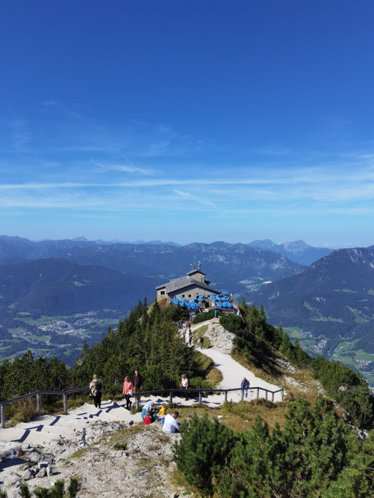Ein Felsen mit einem berühmten Haus - der Kehlstein in Berchtesgaden