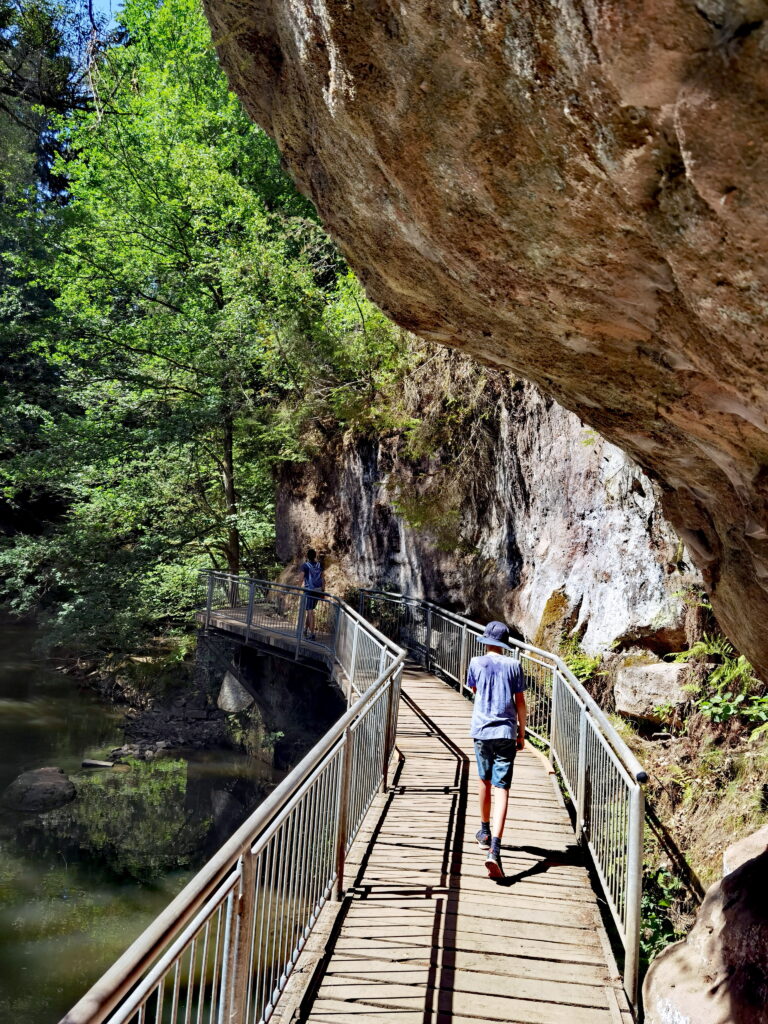 Felsen nahe Nürnberg - die Schwarzachklamm
