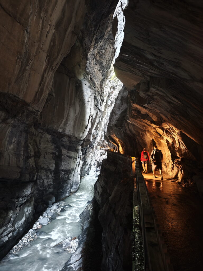 Felsen mit warmer Quelle - die Taminaschlucht