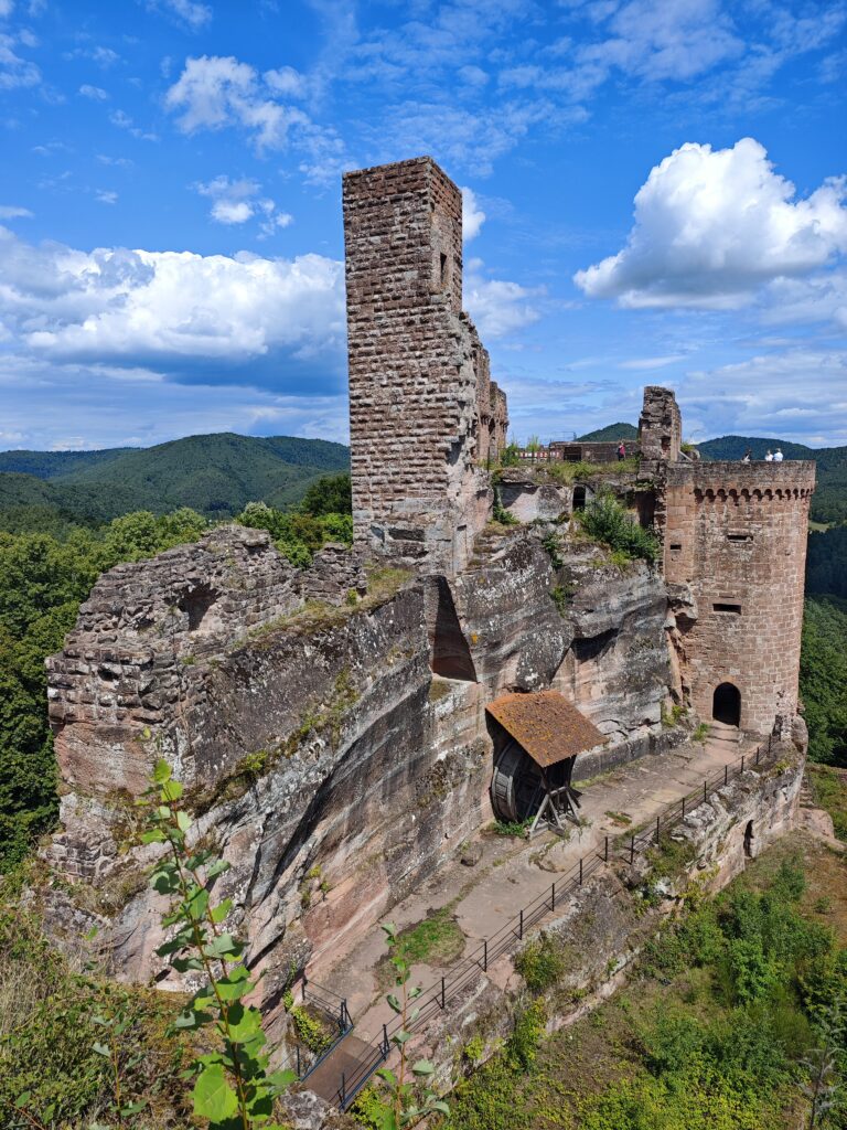 Felsen Pfalz mit drei Burgen: Das Burgenmassiv Altdahn